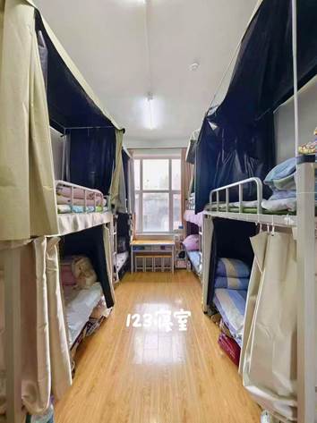 24404班12-123寝室布置照片